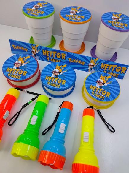 Kit Copo Retrátil + Lanterna Tema Pokemon