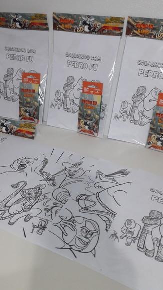 Kit de Desenhos para Colorir com Giz de Cera Kung Fu Panda