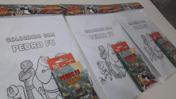 Kit de Desenhos para Colorir com Giz de Cera Kung Fu Panda