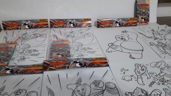 Kit de Desenhos para Colorir com Giz de Cera Kung Fu Panda
