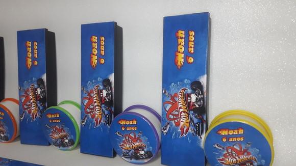 Kit Domino + Copo Retratil Tema Hot Whells