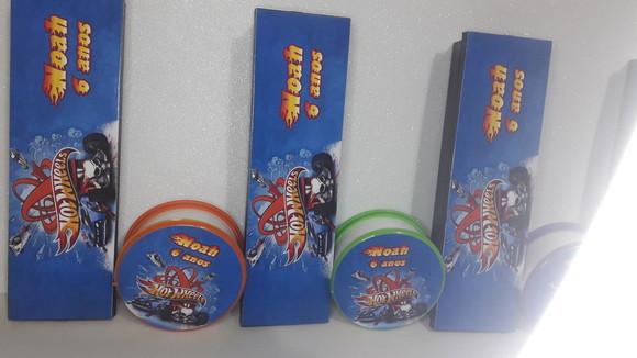 Kit Domino + Copo Retratil Tema Hot Whells