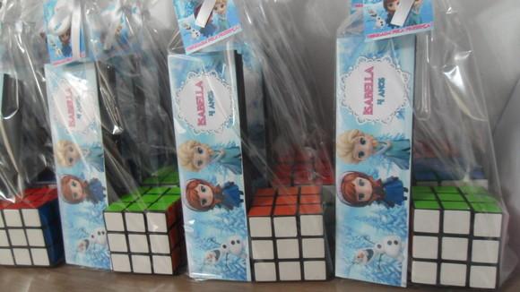 Kit Domino + Cubo Mágico Tema Frozen
