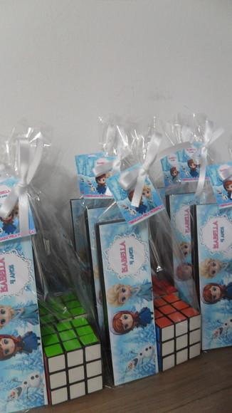 Kit Domino + Cubo Mágico Tema Frozen