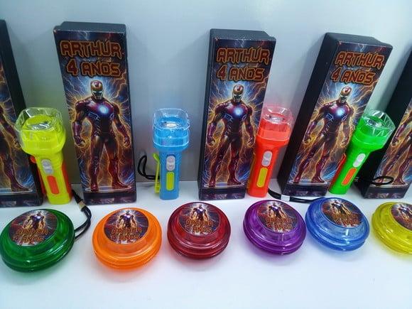 Kit Domino + Ioiô Cores + Lanterna Tema Homem Dr Ferro