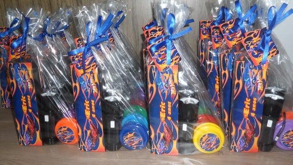 Kit Domino + Ioiô Cores + Lanterna Tema Hot Wheels