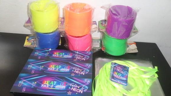 Kit Dominó + Mola Maluca Tema Neon