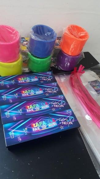 Kit Dominó + Mola Maluca Tema Neon
