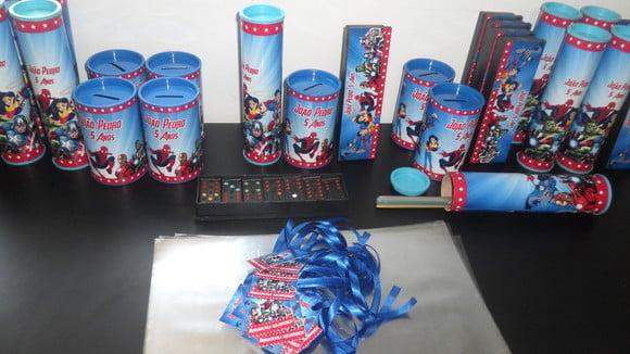 Kit Domino +pega Varetas+ Cofre de Papelao Super Heróis