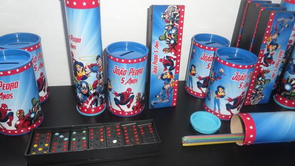 Kit Domino +pega Varetas+ Cofre de Papelao Super Heróis