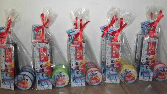 Kit Infantil Domino + Copo Retrátil