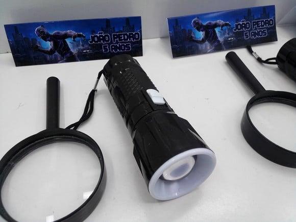 Kit Lanterna + Lupa no Tema Pantera Negra