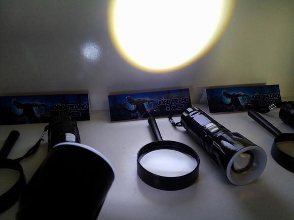 Kit Lanterna + Lupa no Tema Pantera Negra