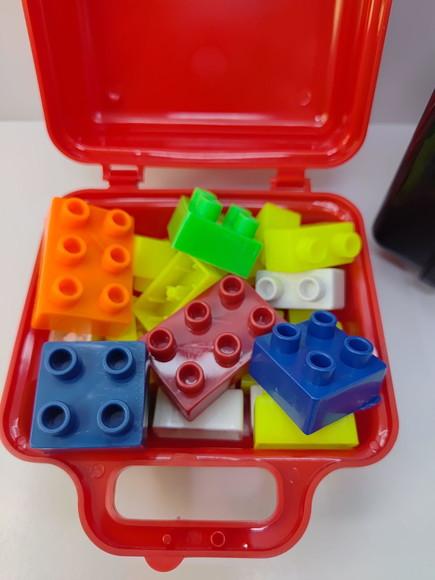 Kit Maletinha Plástica + Blocos de Montar Tema Homem Aranha
