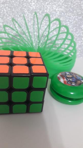 Kit Mola Maluca + Cubo Mágico + Ioiô Lapela Capitao America