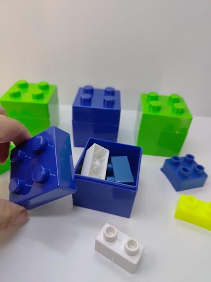Kit Mini Caixa Plastica 5cm + Peças de Montar Tema Lego