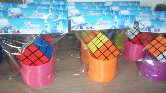 Kit Mola Maluca + Cubo Mágico com Lapela Personalizada