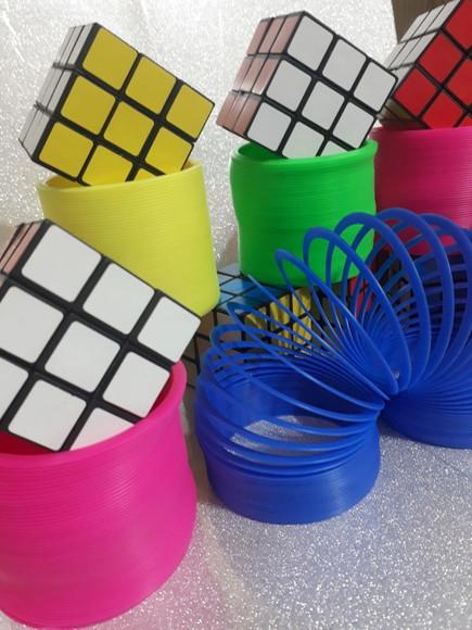Kit Mola Maluca + Cubo Mágico com Lapela Hot Wheels