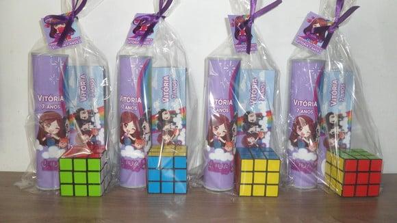 Kit Pega Varetas + Dominó + Cubo Mágico Julia Minegirl
