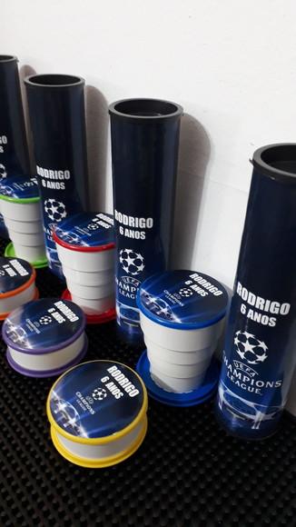 Kit Pega Varetas e Copo Retratil Tema Futebol