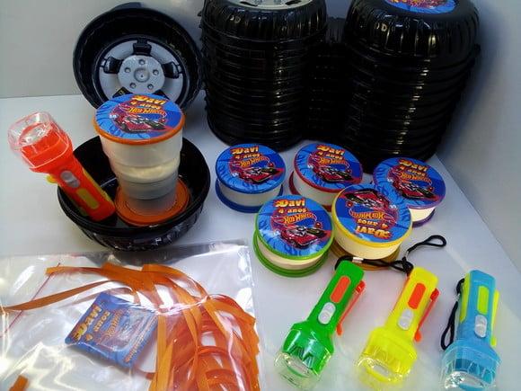 Kit Pote Roda + Lanterna + Copo Retrátil Hot Wheels
