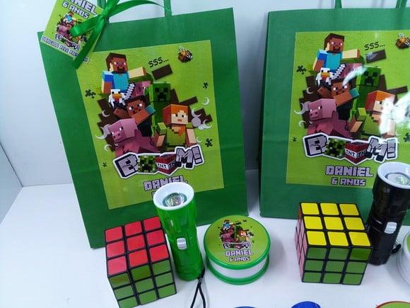 Kit Sacolinha Cubo + Copo Retrátil + Lanterna Tema Minecraft
