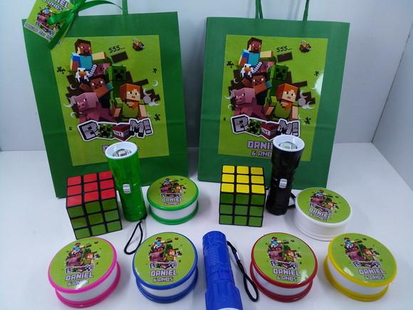 Kit Sacolinha Cubo + Copo Retrátil + Lanterna Tema Minecraft