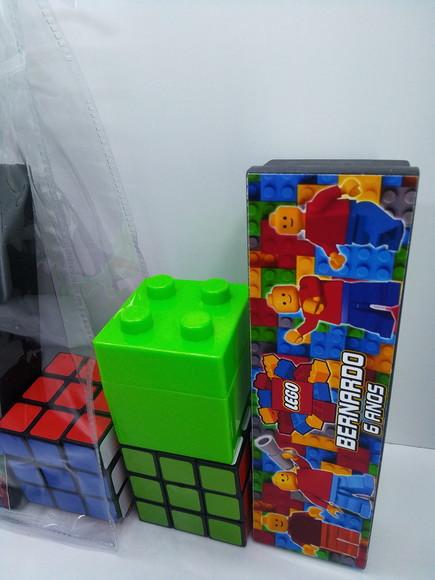 Kit Sacolinha+domino + Cubo Mágico + Mini Caixinha Tema Lego