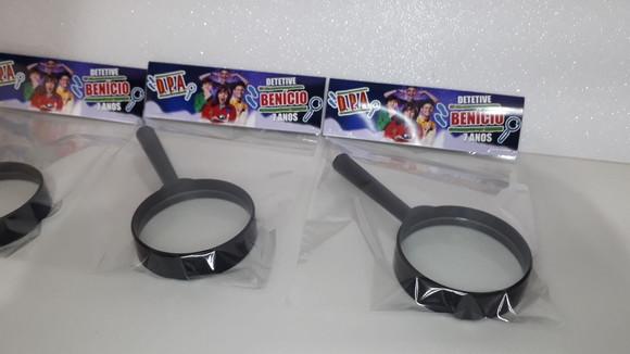 Lupa Personalizada com Lapela no Tema Detetive