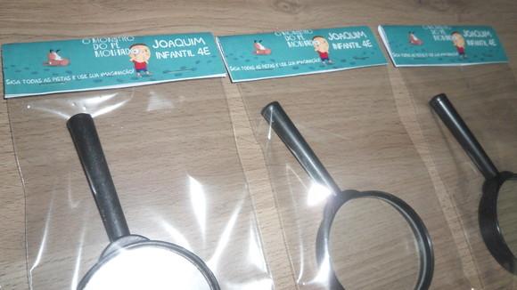 Lupa Personalizada com Lapela no Tema Livro Infantil