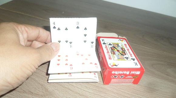 Mini Baralho 54 Cartas Medida da Carta: 4,4 cm x 2,9 cm