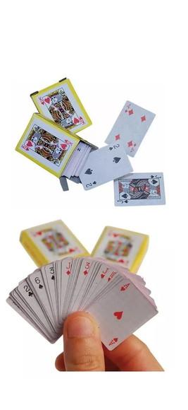 Mini Baralho 54 Cartas Medida da Carta: 4,4 cm x 2,9 cm