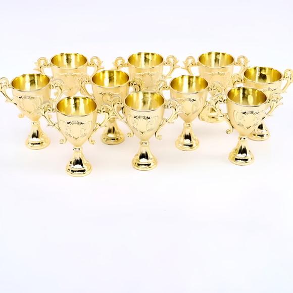 Mini Taça Tipo Troféu Futebol de Plastico Dourado 9,5cm