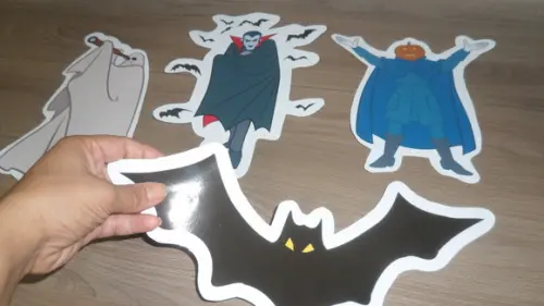 adesivos monstros, pegadas ou morcegos tema scooby doo
