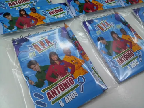 Bloquinho + Mini Lápis + Lapela Personalizada Detetives