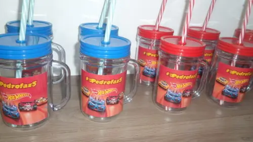 Caneca Acrílica com Tampa e Canudo Liso Tema Hot Wheels