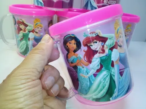 Caneca Acrílica com Foto de Rosquear 350ml Tema Princesas