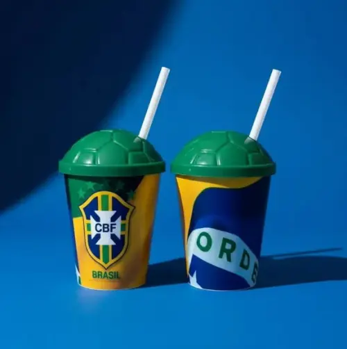 Copos Tema Copa do Mundo Brasil + Tampa Futebol 370ml