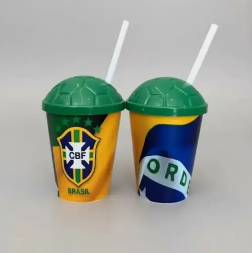 Copos Tema Copa do Mundo Brasil + Tampa Futebol 370ml