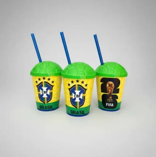 Copos Tema Copa do Mundo Brasil + Tampa Futebol 370ml