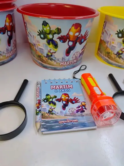 Kit Balde + Bloquinho + Mini Lápis + Lanterna + Lupa