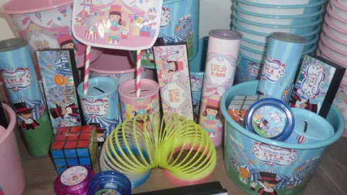 Kit Balde Pipoca+domino+pega Varetas+cofrinho+ioio+cubo+mola