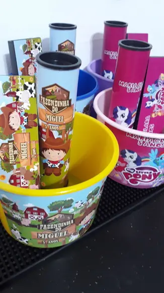 Kit Balde Pipoca+domino+pega Varetas no Tema da Sua Festa