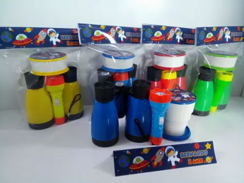 Kit Binoculo + Copo Retrátil + Lanterna Tema Astronauta