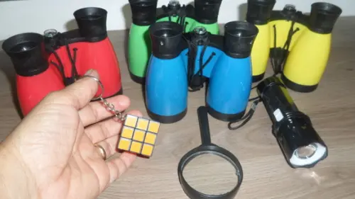 Kit Binoculo + Lanterna + Lupa + Mini Chaveiro Cubo Mágico