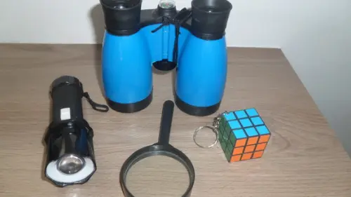 Kit Binoculo + Lanterna + Lupa + Mini Chaveiro Cubo Mágico