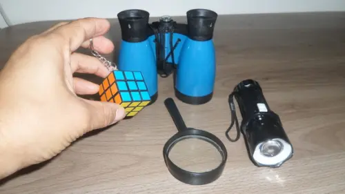 Kit Binoculo + Lanterna + Lupa + Mini Chaveiro Cubo Mágico