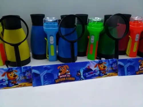 Kit Binoculo + Lanterna + Lupa Tema Detetive Labrador