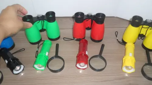 Kit Binoculo + Lanterna Colorida + Lupa sem Personalizar