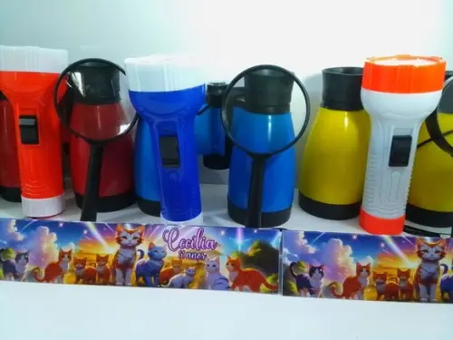Kit Binoculo + Lanterna Colorida + Lupa Tema Gatos